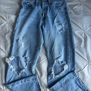 LEVI women’s Size 26 Distressed wedgie straight Blue Jean